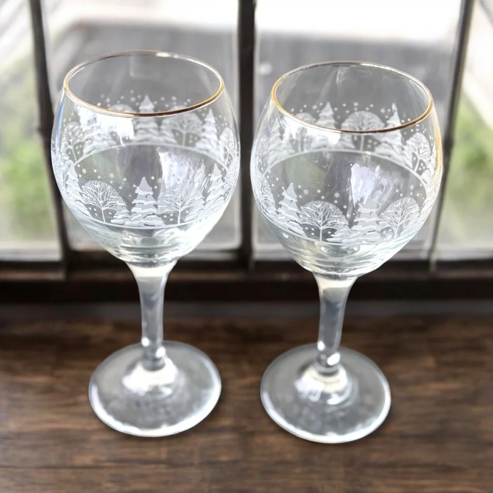 Libbey Vintage Snow Scene Wine Glass Goblets Set of 2 Holiday Theme - Picture 6 of 7